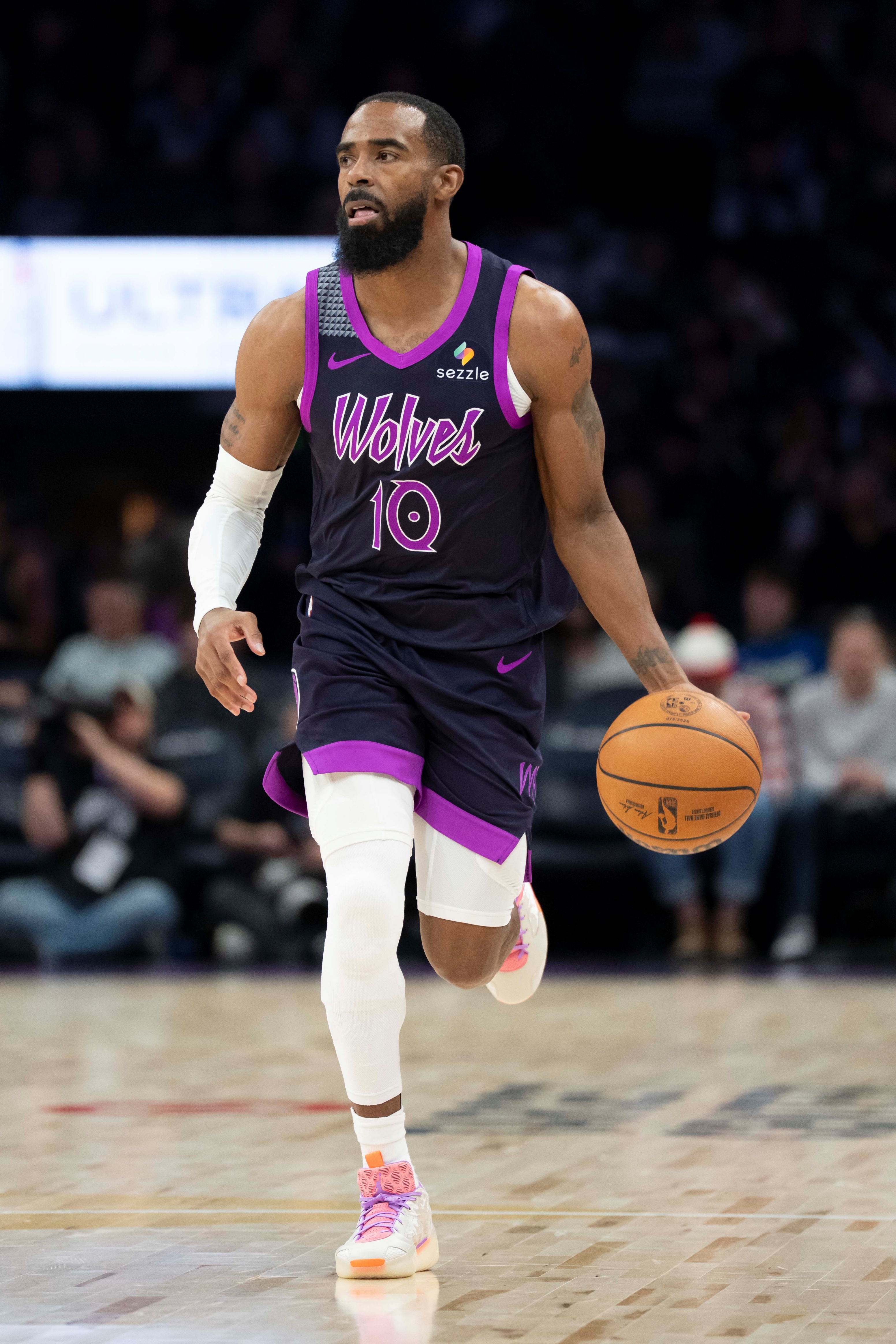 谁需要控卫？👀黄蜂官宣裁掉38岁老将康利 球员连续被交易两次